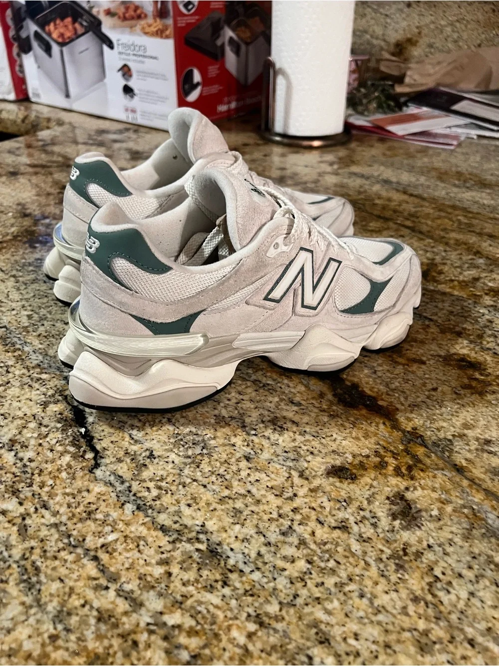 New Balance 9060 Pearl Grey Linen U9060EEL Women’s 8 / Men’s 6.5